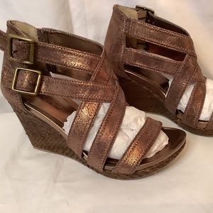 EUC Kenneth Cole Reaction Brown/copper heels leather sandals